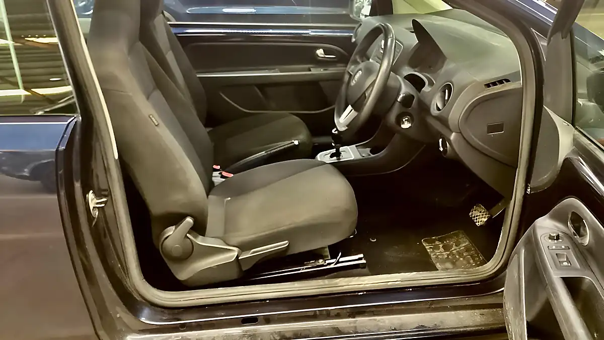 Used 2013 Skoda Citigo Elegance Blue - Interior and Exterior details 10