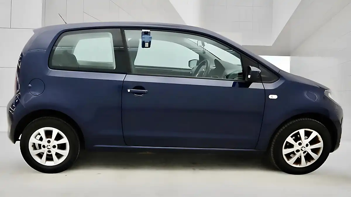 Used 2013 Skoda Citigo Elegance Blue - Interior and Exterior details 9