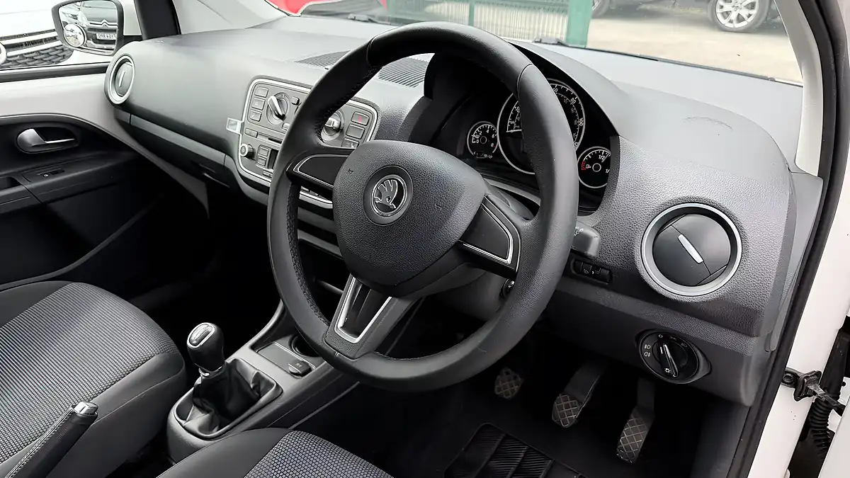 Used 2013 Skoda Citigo Elegance White - Interior and Exterior details 12