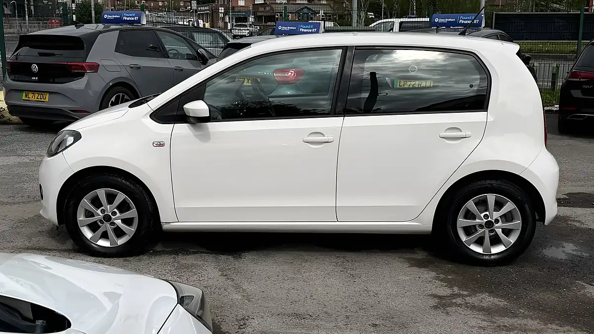 Used 2013 Skoda Citigo Elegance White - Interior and Exterior details 6
