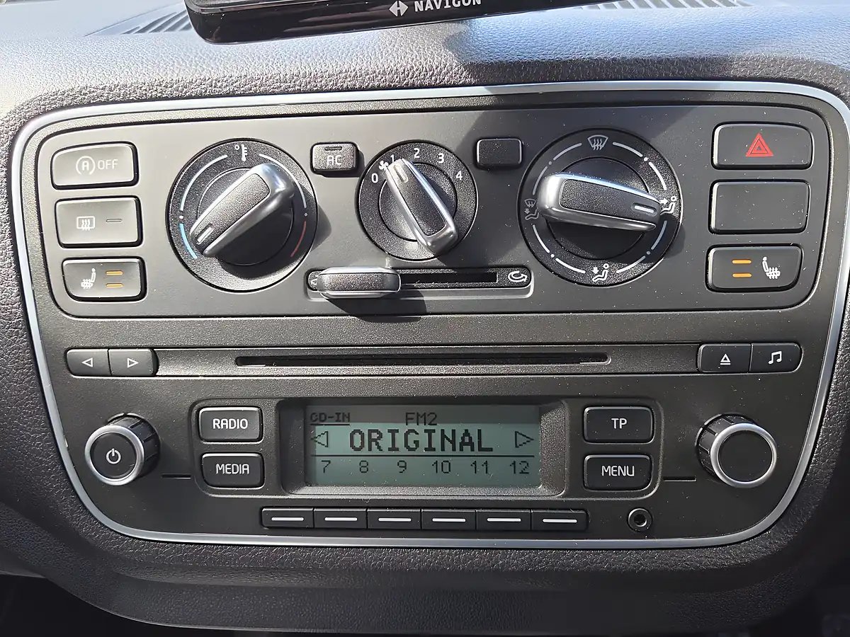 Used 2013 Skoda Citigo Elegance White - Interior and Exterior details 16