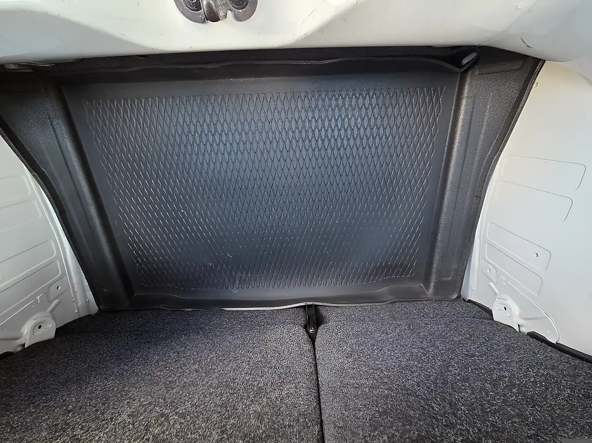 Used 2013 Skoda Citigo Elegance White - Interior and Exterior details 17