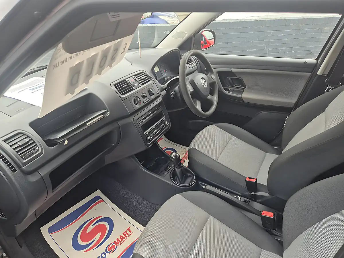 Used 2013 Skoda Fabia Beige - Interior and Exterior details 11