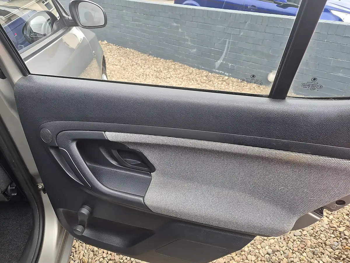 Used 2013 Skoda Fabia Beige - Interior and Exterior details 14