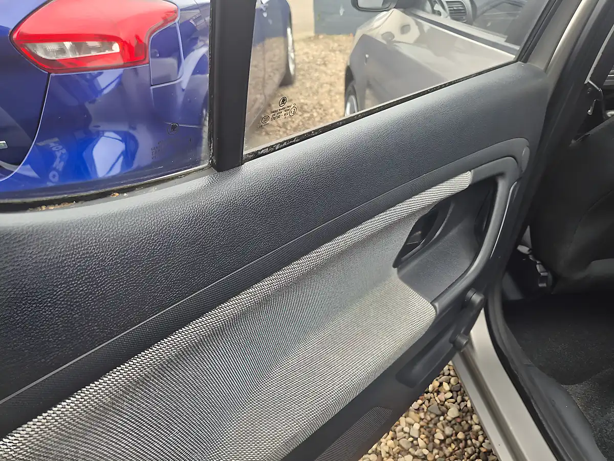Used 2013 Skoda Fabia Beige - Interior and Exterior details 15