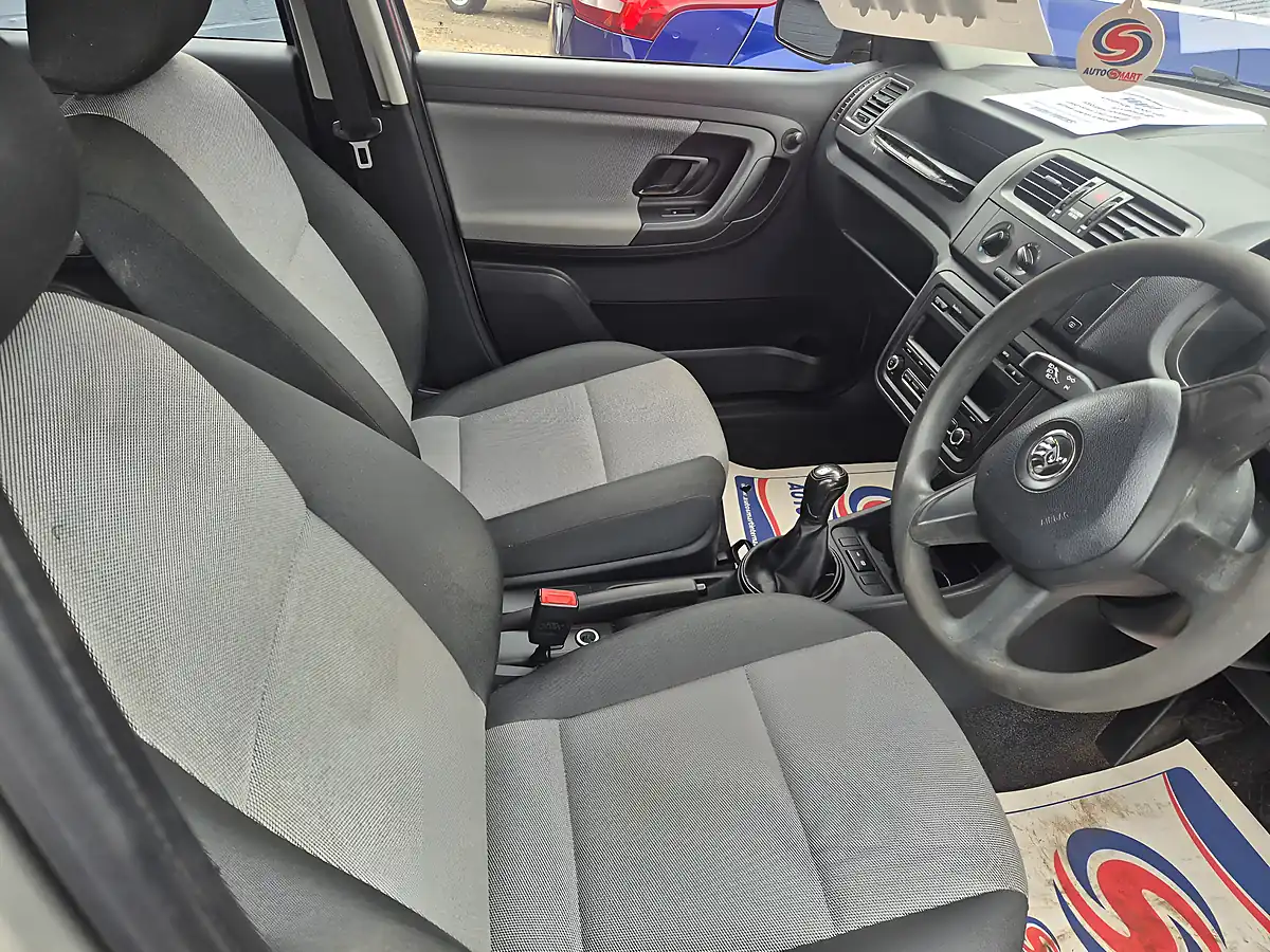 Used 2013 Skoda Fabia Beige - Interior and Exterior details 8
