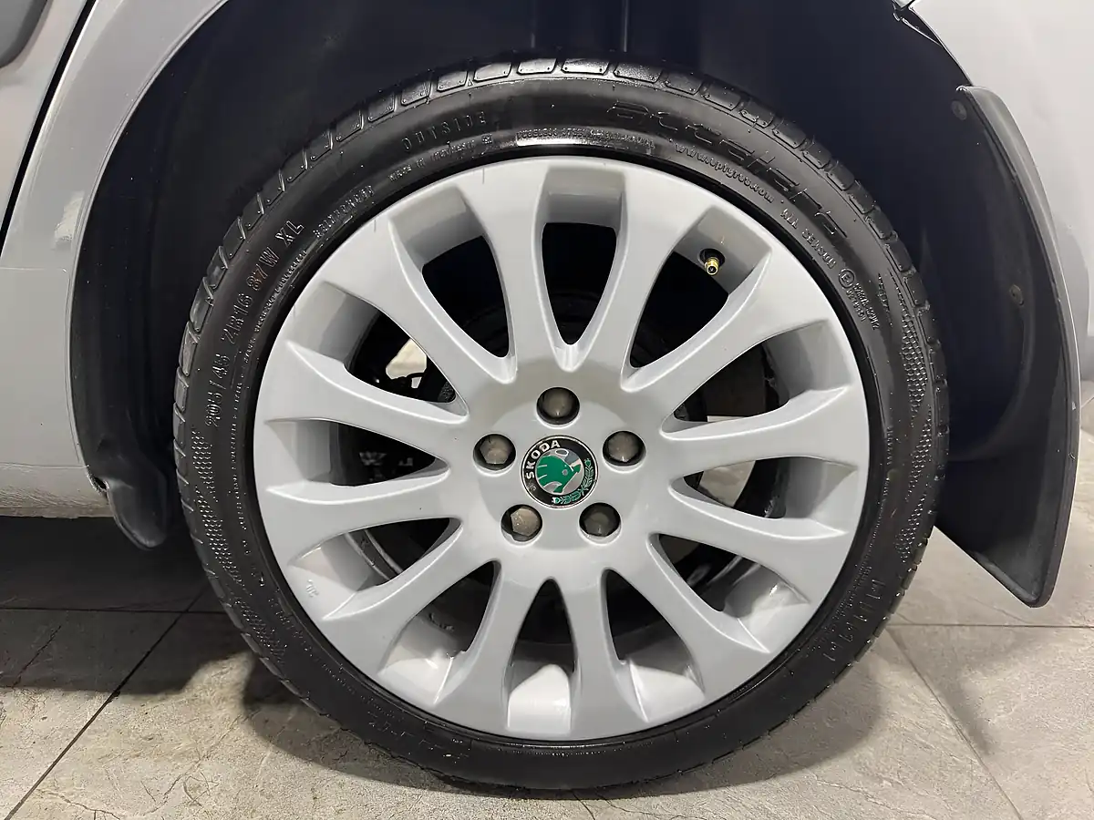 Used 2013 Skoda Fabia Elegance Grey - Interior and Exterior details 15