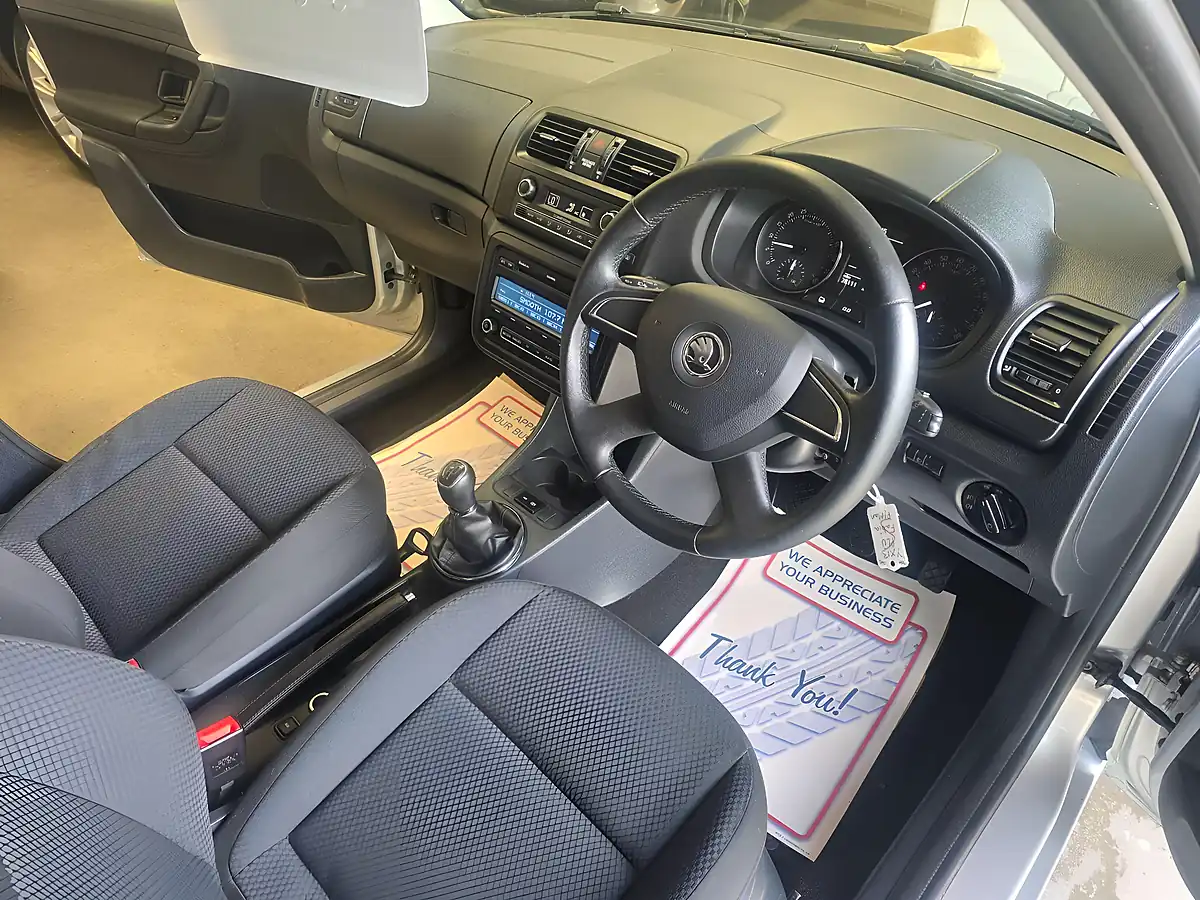 Used 2013 Skoda Fabia Elegance Silver - Interior and Exterior details 6