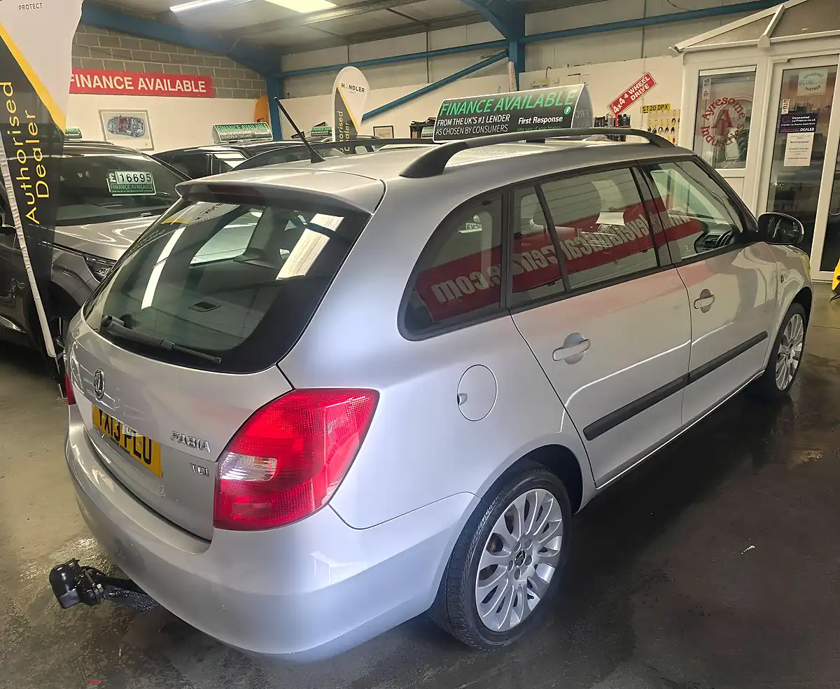 Used 2013 Skoda Fabia Elegance Silver - Interior and Exterior details 9