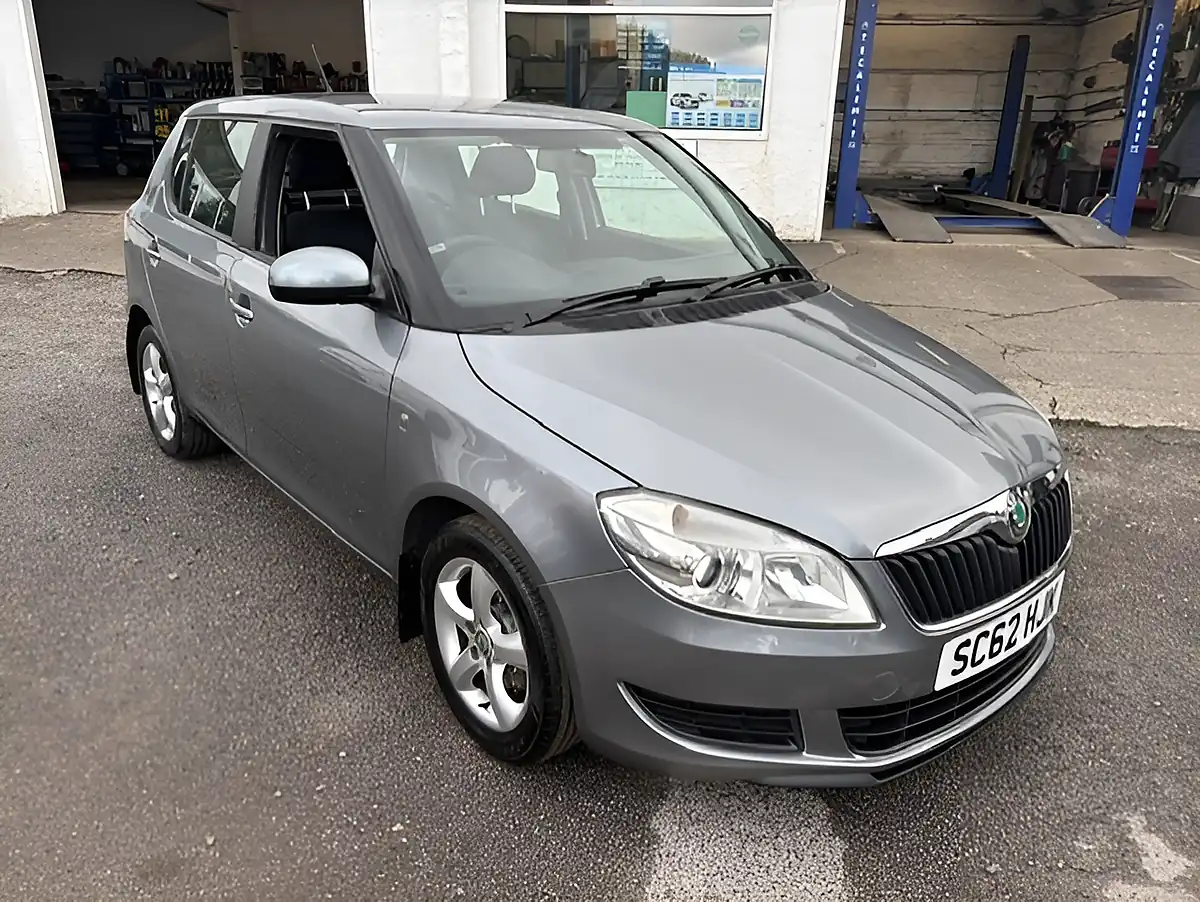 Used 2013 Skoda Fabia Se Blue - Interior and Exterior details 3