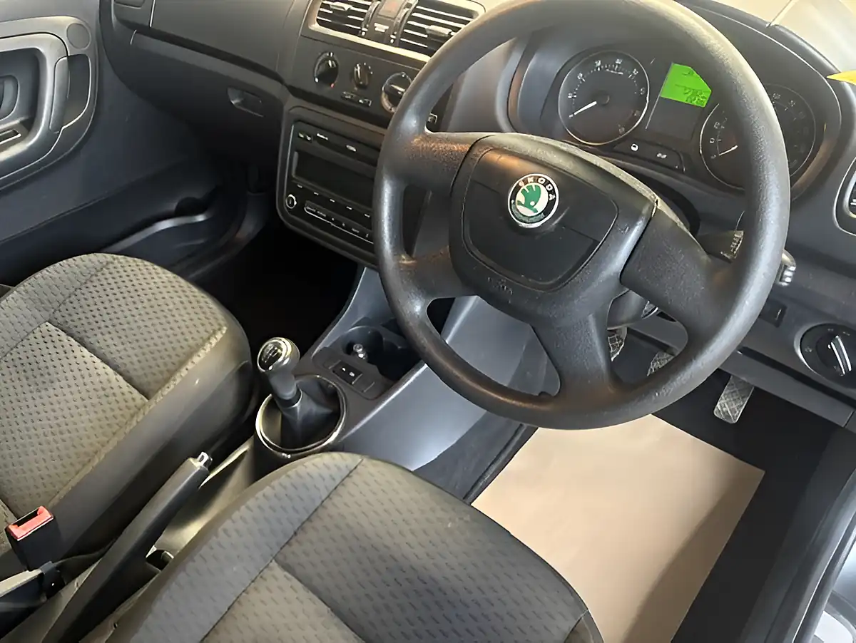 Used 2013 Skoda Fabia Se Blue - Interior and Exterior details 8