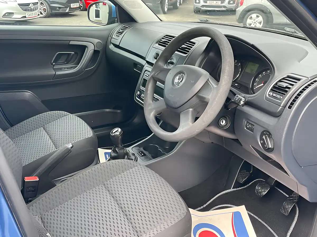 Used 2013 Skoda Fabia Se Blue - Interior and Exterior details 10