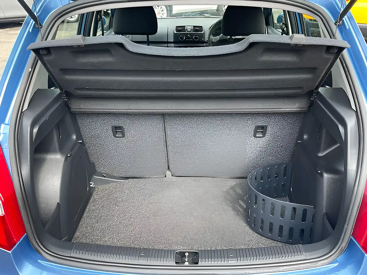 Used 2013 Skoda Fabia Se Blue - Interior and Exterior details 14