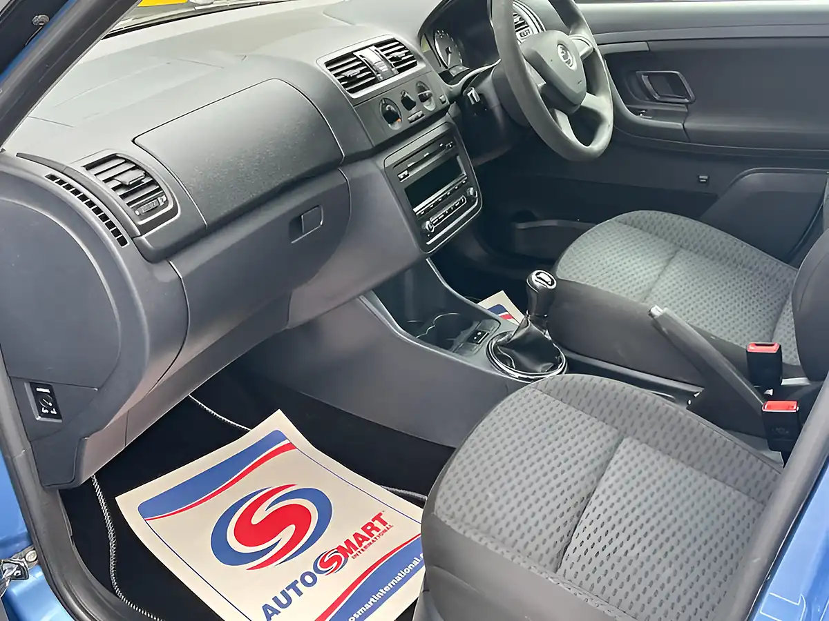 Used 2013 Skoda Fabia Se Blue - Interior and Exterior details 15