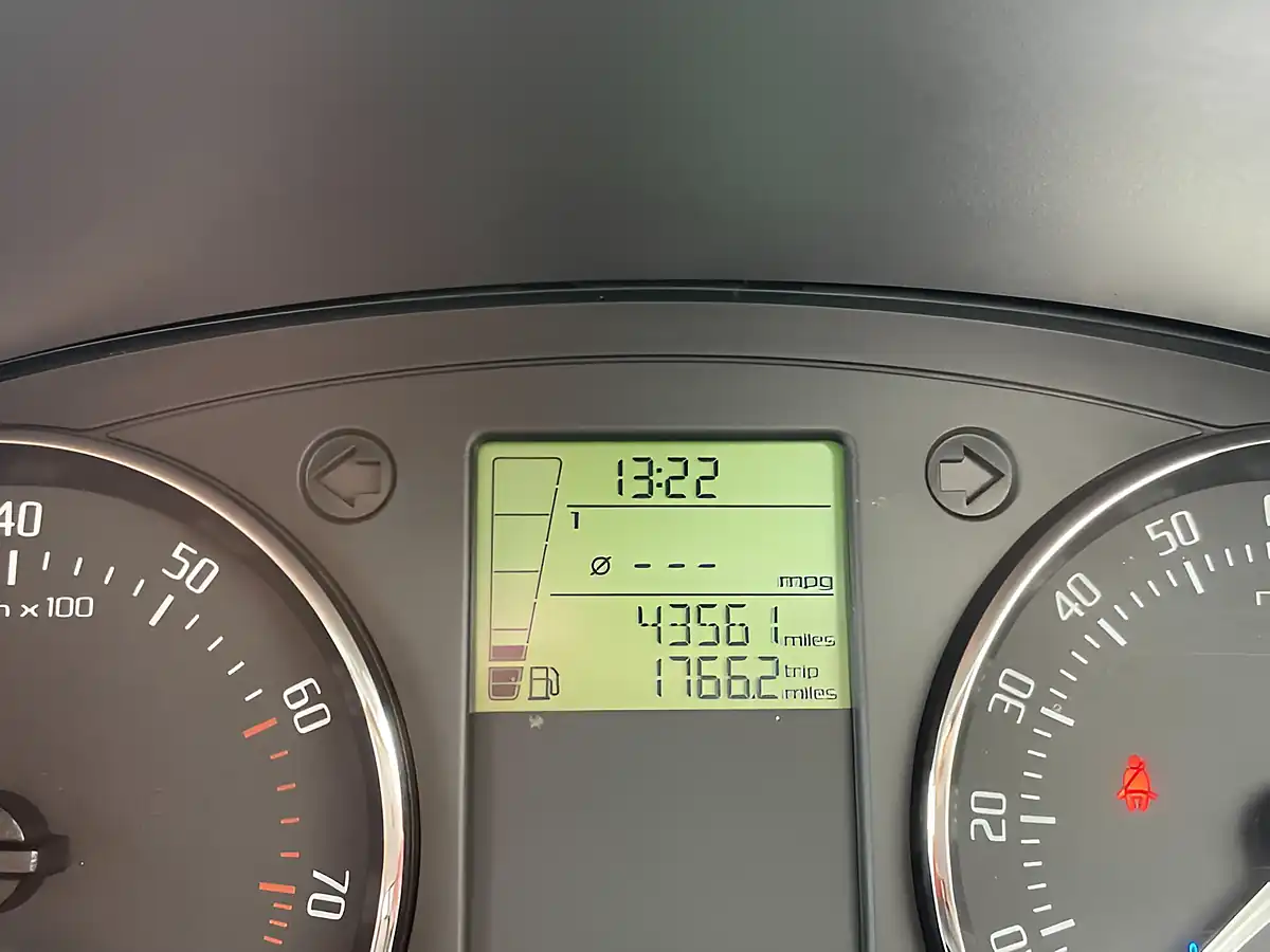 Used 2013 Skoda Fabia Se Blue - Interior and Exterior details 16