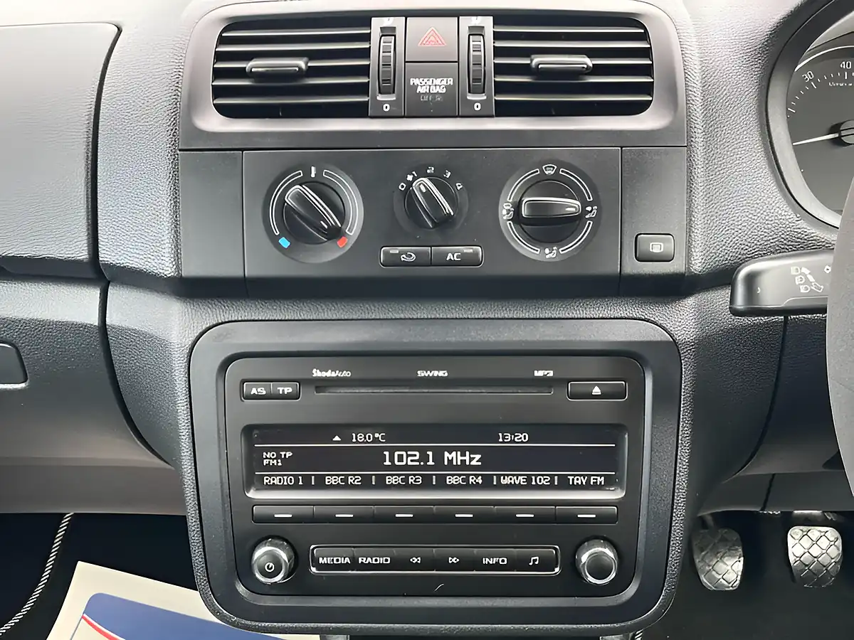 Used 2013 Skoda Fabia Se Blue - Interior and Exterior details 17