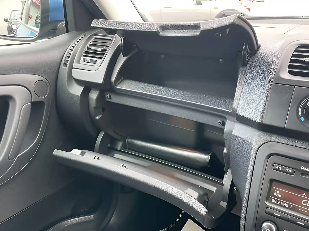 Used 2013 Skoda Fabia Se Blue - Interior and Exterior details 19