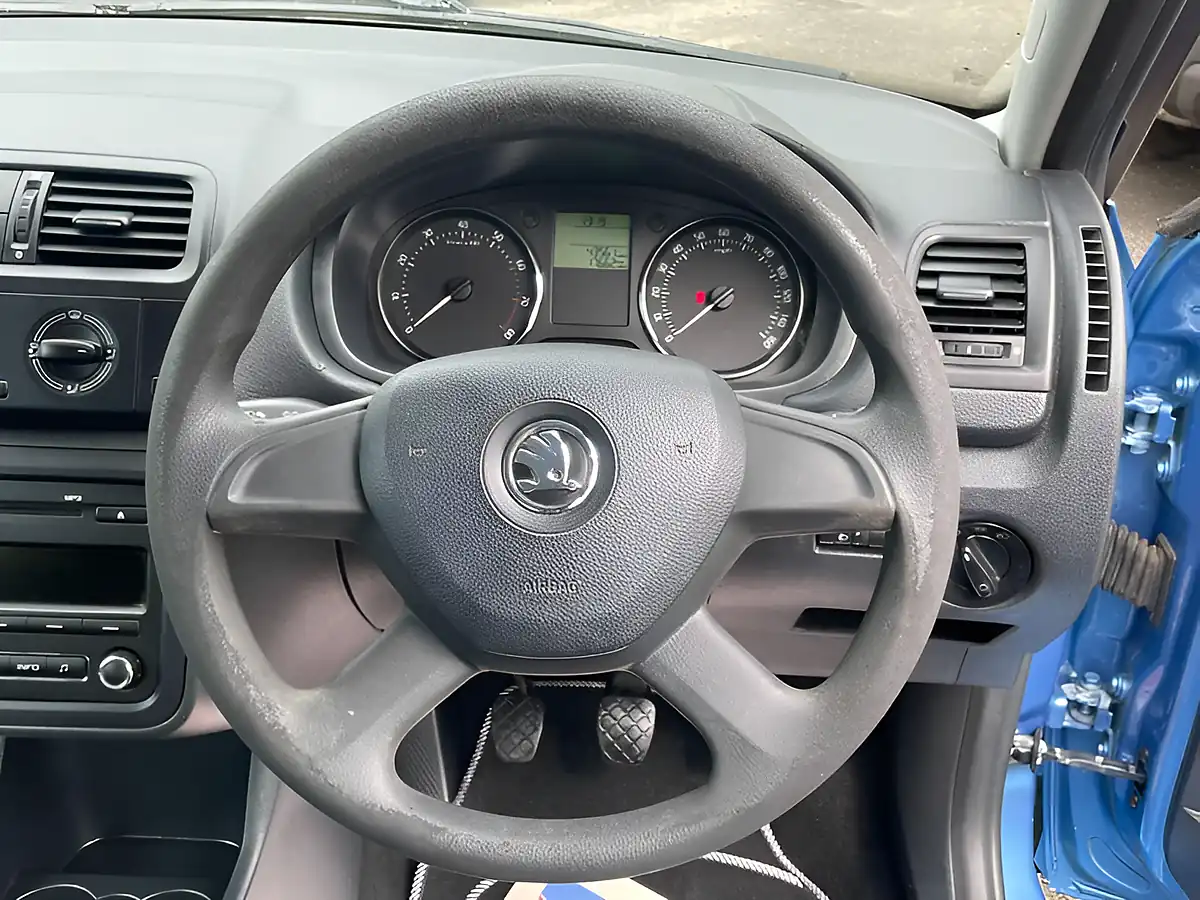 Used 2013 Skoda Fabia Se Blue - Interior and Exterior details 20
