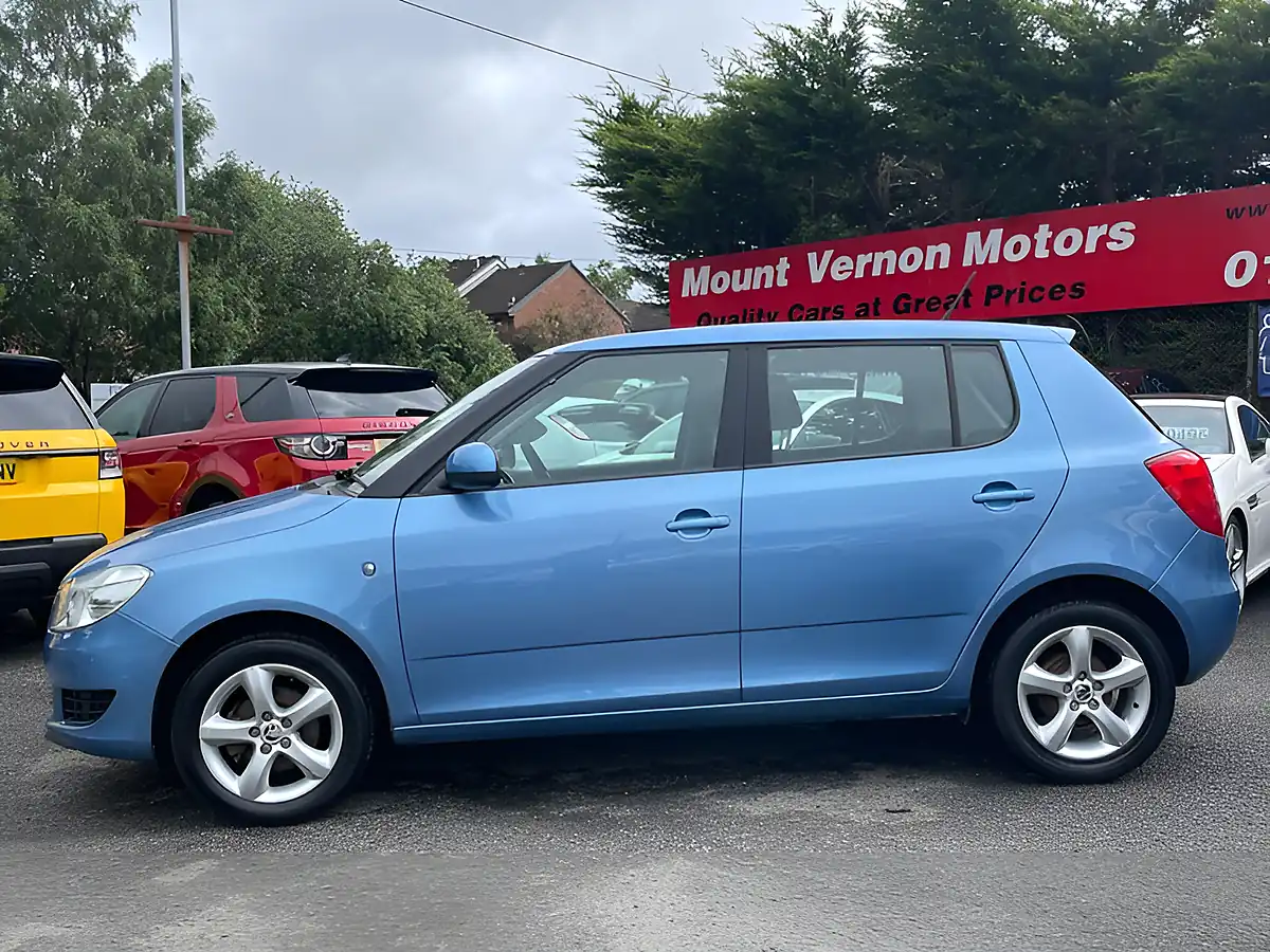 Used 2013 Skoda Fabia Se Blue - Interior and Exterior details 3