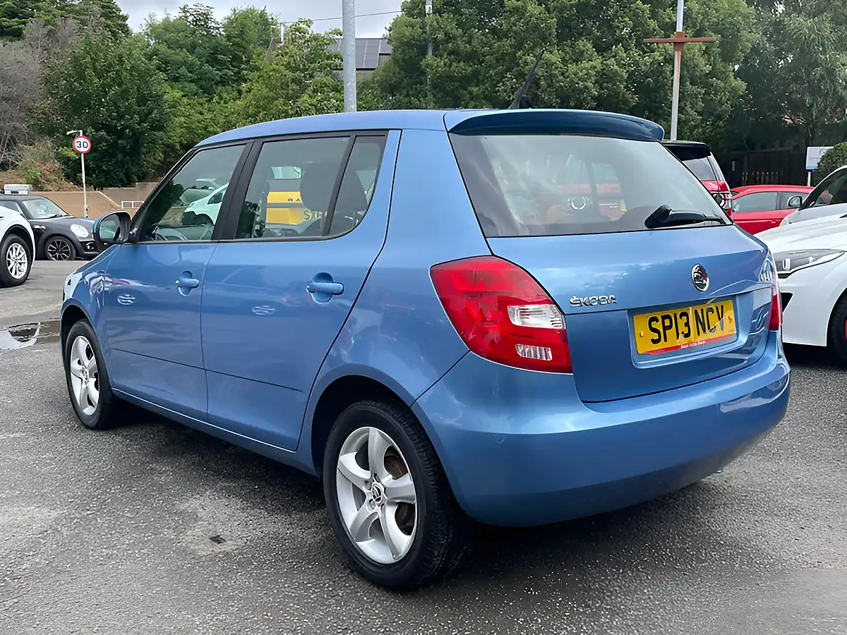 Used 2013 Skoda Fabia Se Blue - Interior and Exterior details 4