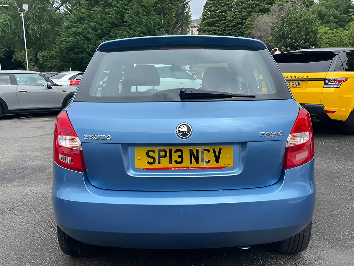 Used 2013 Skoda Fabia Se Blue - Interior and Exterior details 5