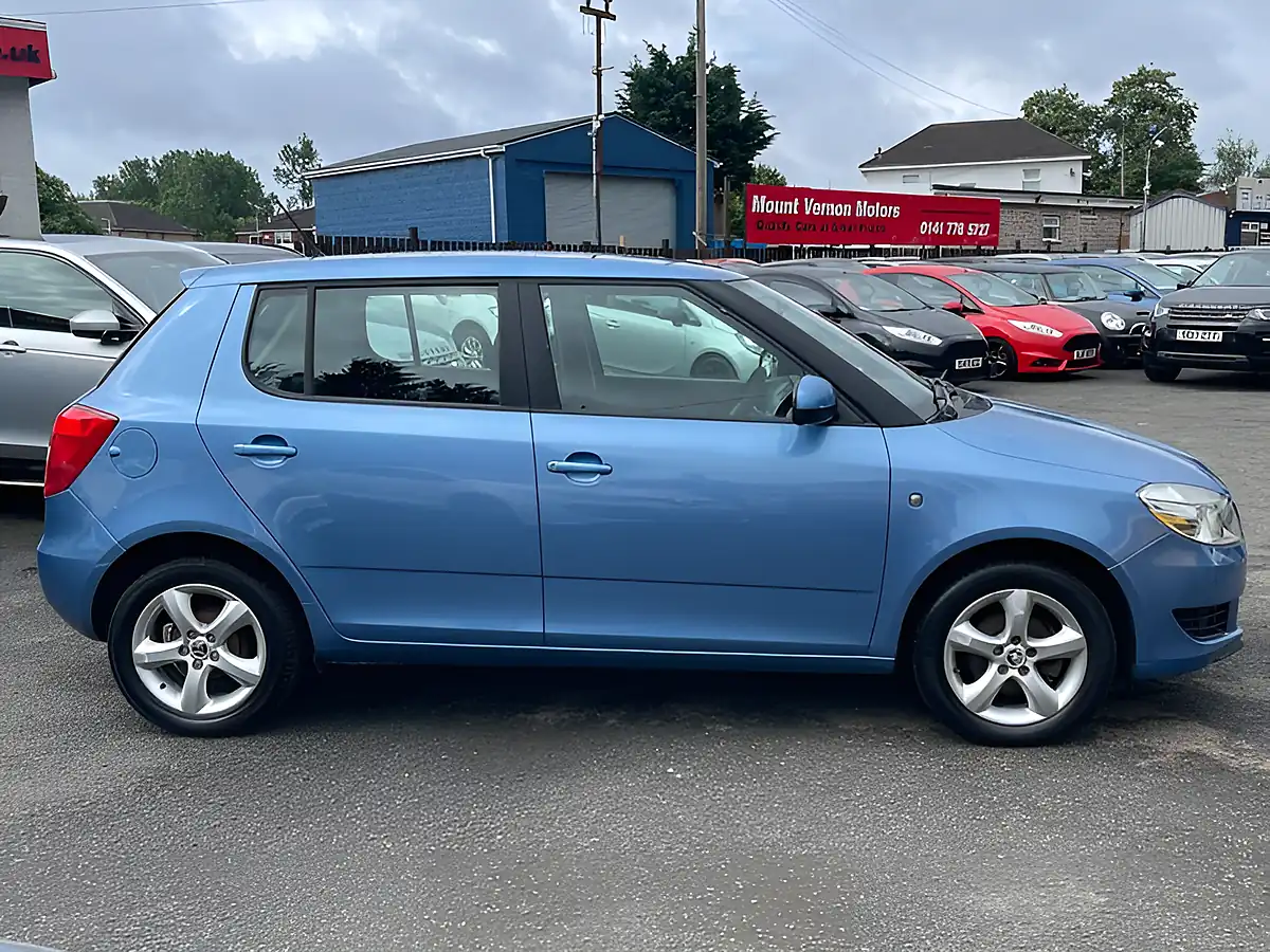 Used 2013 Skoda Fabia Se Blue - Interior and Exterior details 7