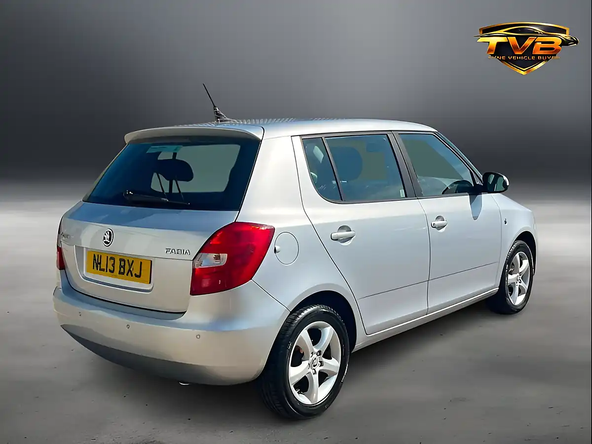 Used 2013 Skoda Fabia Se Brilliant Silver - Interior and Exterior details 12