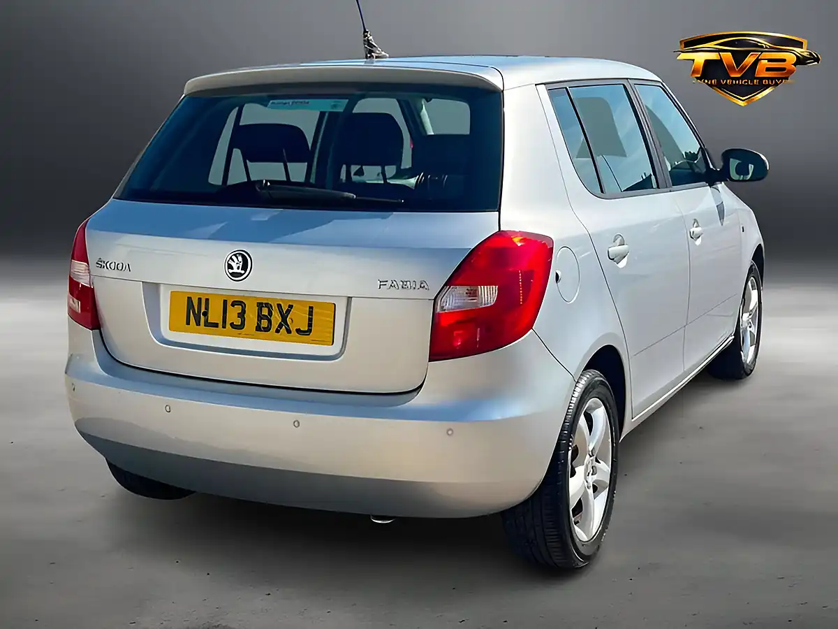Used 2013 Skoda Fabia Se Brilliant Silver - Interior and Exterior details 13