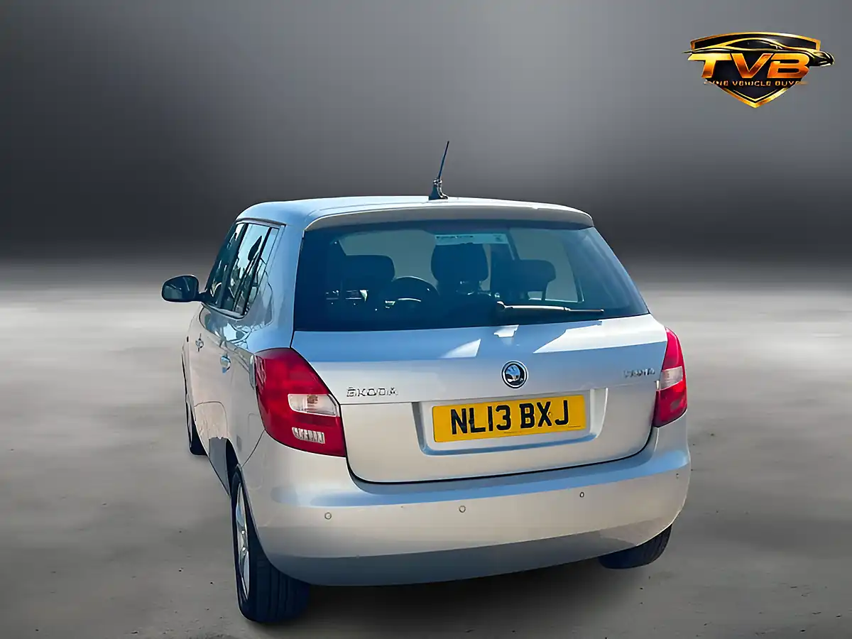 Used 2013 Skoda Fabia Se Brilliant Silver - Interior and Exterior details 16