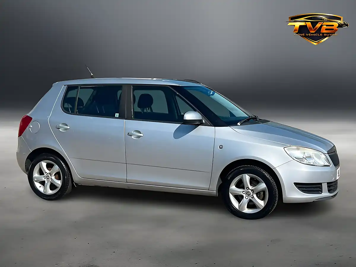 Used 2013 Skoda Fabia Se Brilliant Silver - Interior and Exterior details 6