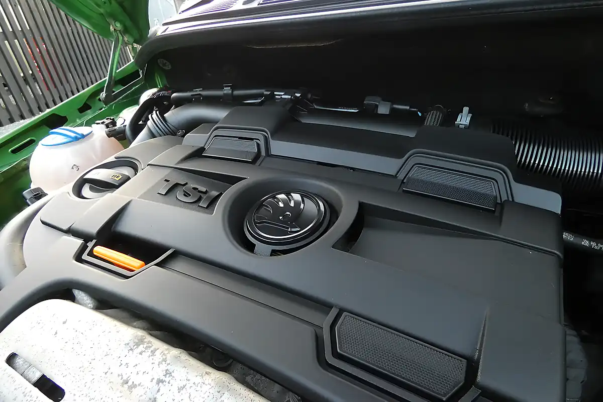 Used 2013 Skoda Fabia VRS S2000 Green - Interior and Exterior details 8