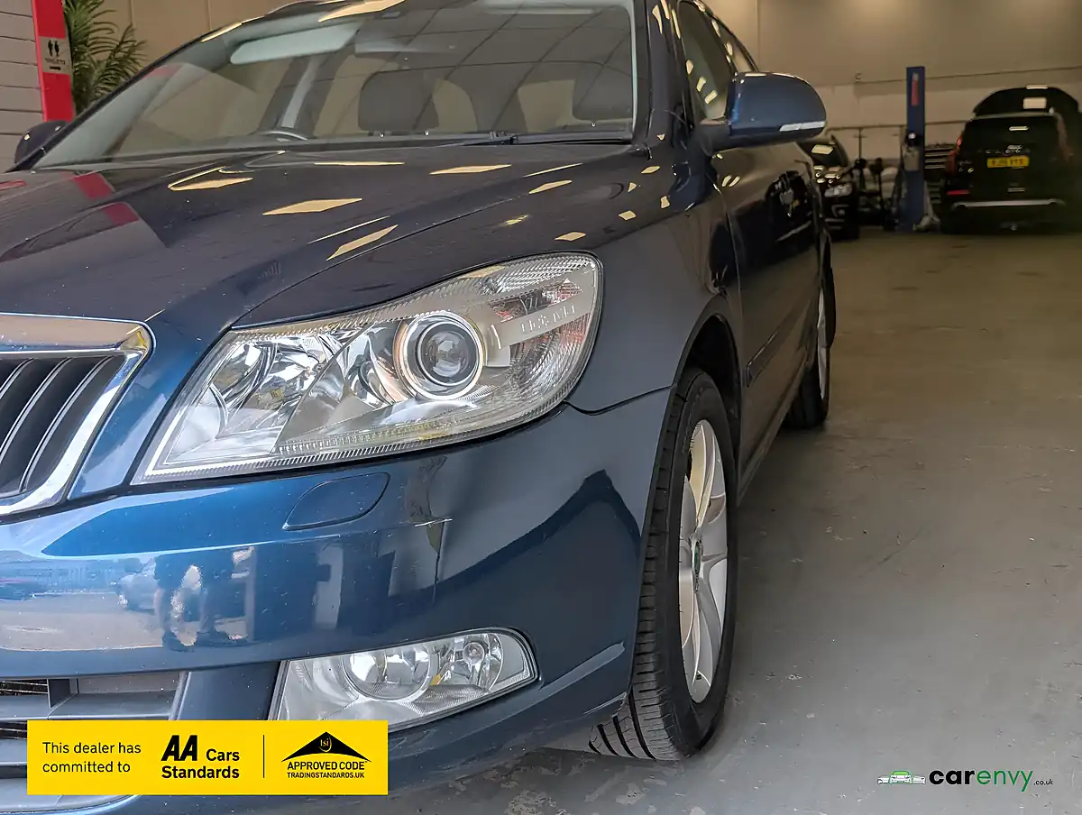 Used 2013 Skoda Octavia Elegance Blue - Interior and Exterior details 4