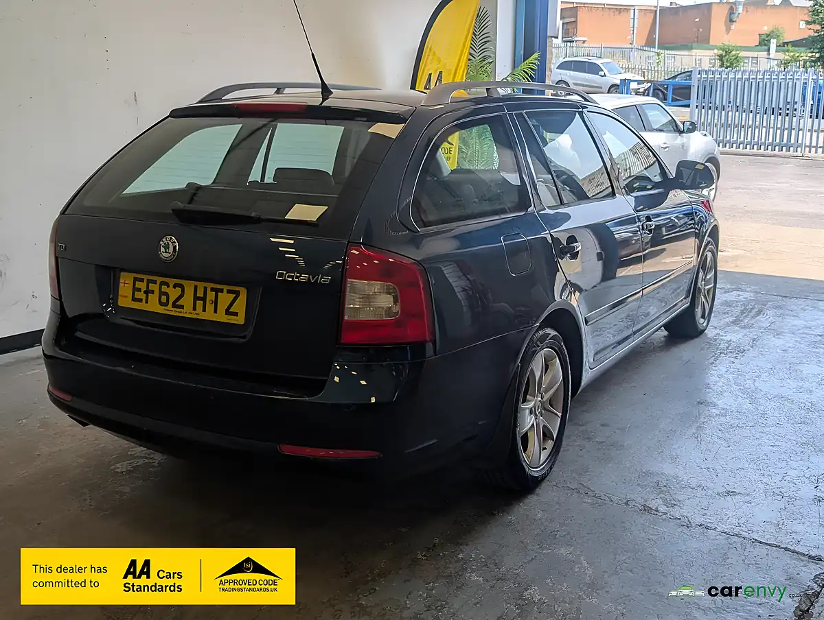 Used 2013 Skoda Octavia Elegance Blue - Interior and Exterior details 8