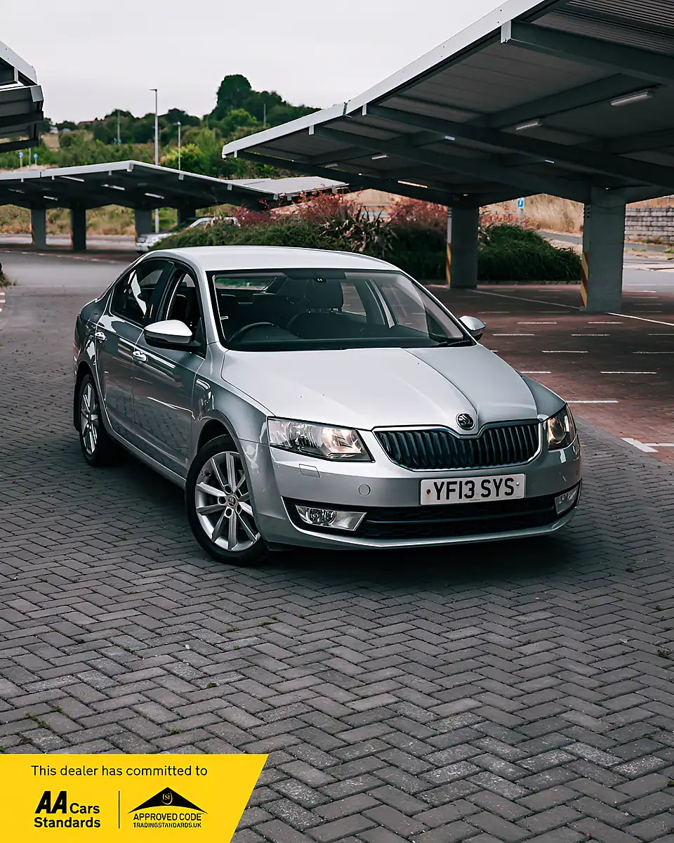 Used 2013 Skoda Octavia Elegance Silver - Front View