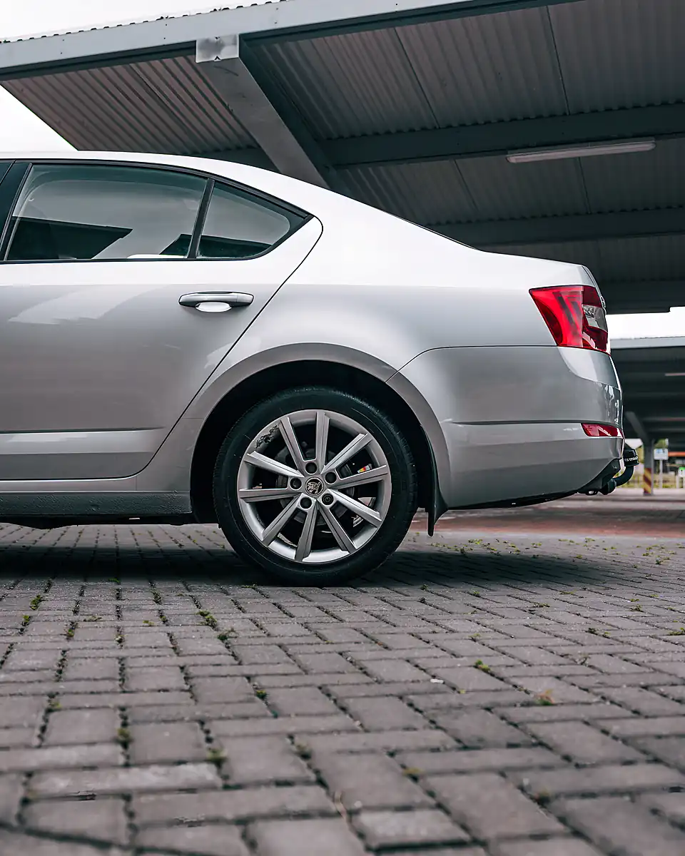 Used 2013 Skoda Octavia Elegance Silver - Interior and Exterior details 11