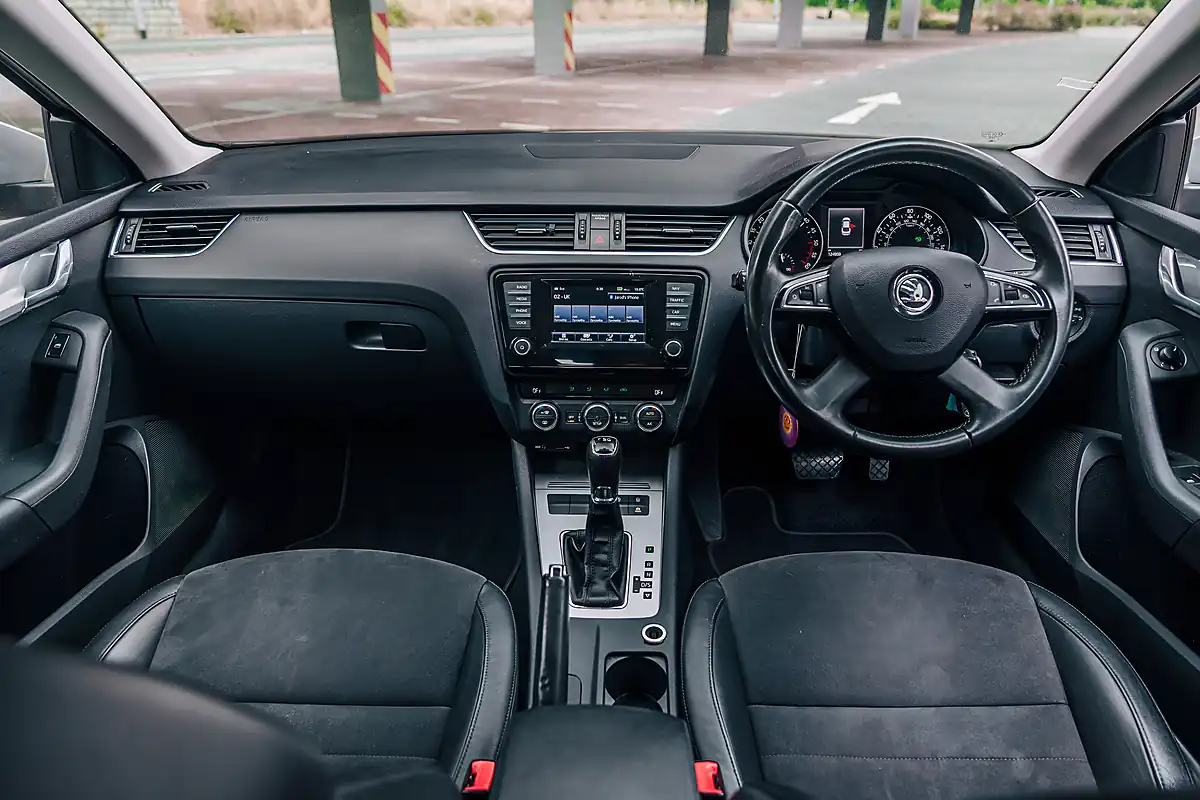 Used 2013 Skoda Octavia Elegance Silver - Interior and Exterior details 16