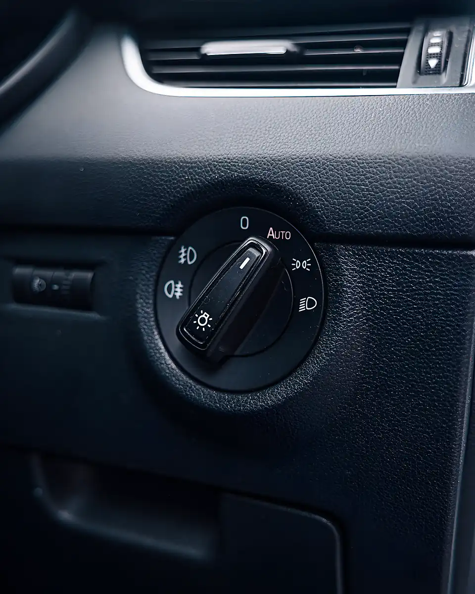 Used 2013 Skoda Octavia Elegance Silver - Interior and Exterior details 19