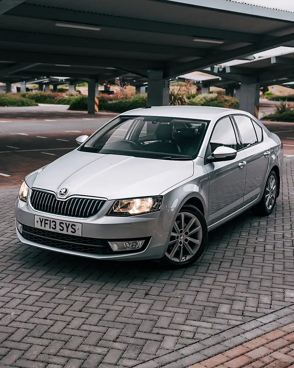 Used 2013 Skoda Octavia Elegance Silver - Interior and Exterior details 3
