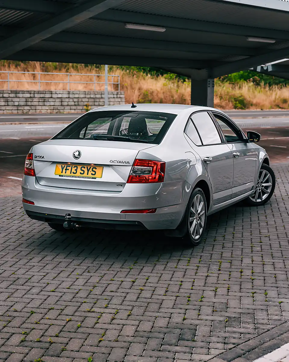 Used 2013 Skoda Octavia Elegance Silver - Interior and Exterior details 5