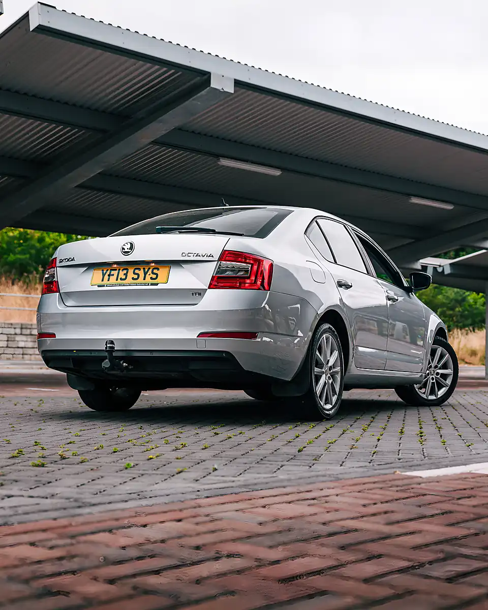 Used 2013 Skoda Octavia Elegance Silver - Interior and Exterior details 8
