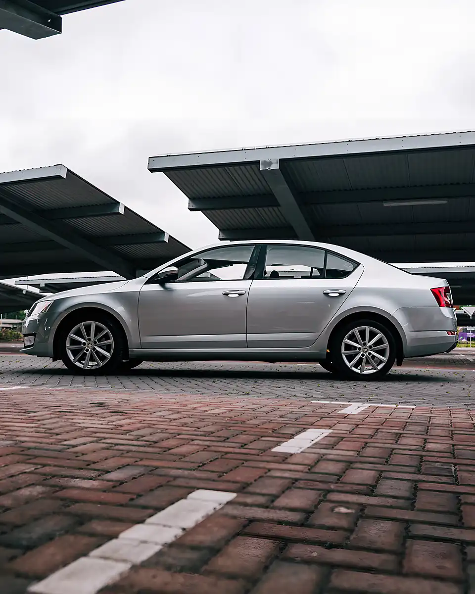Used 2013 Skoda Octavia Elegance Silver - Interior and Exterior details 9