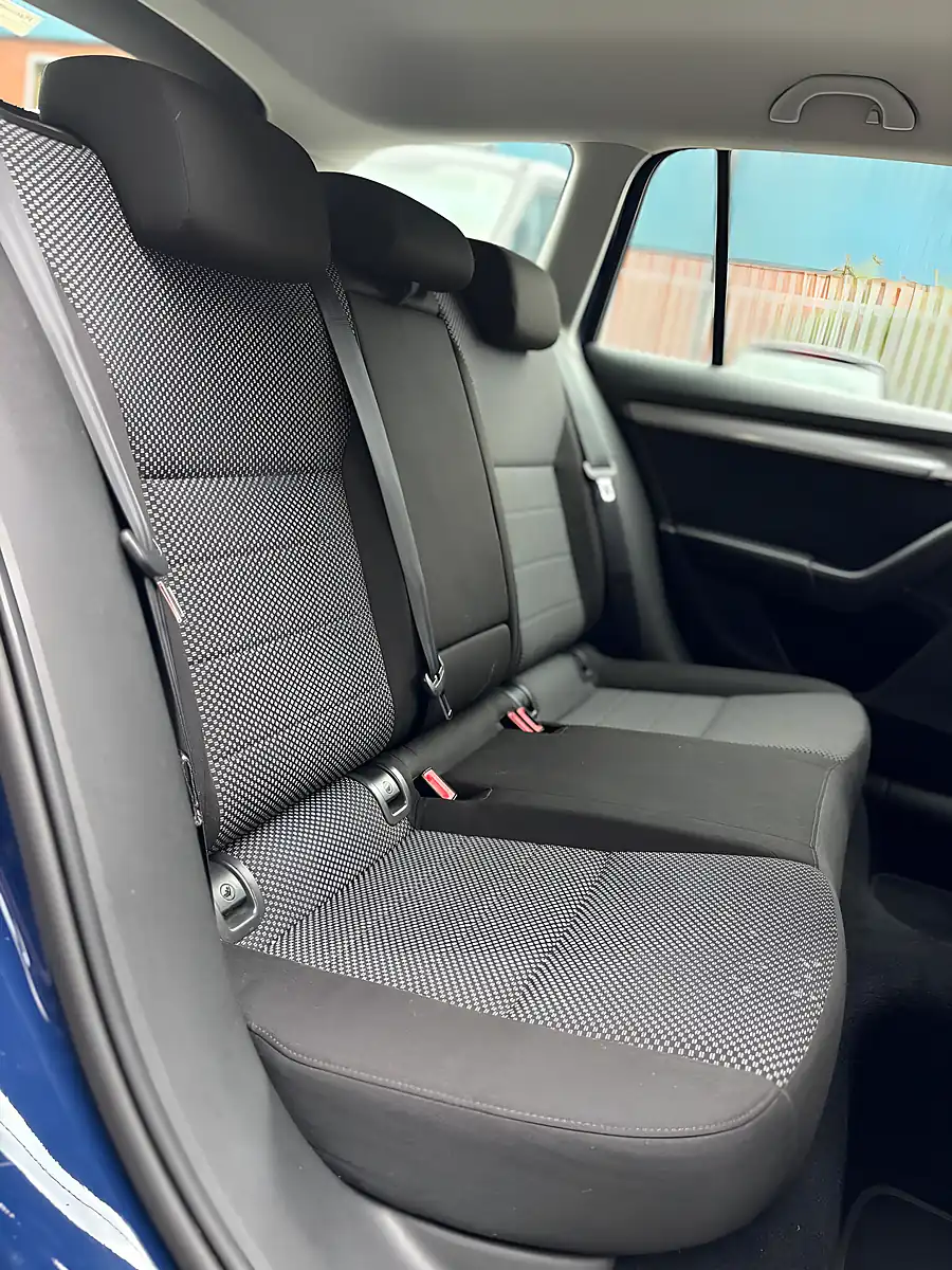 Used 2013 Skoda Octavia Se Blue - Interior and Exterior details 11