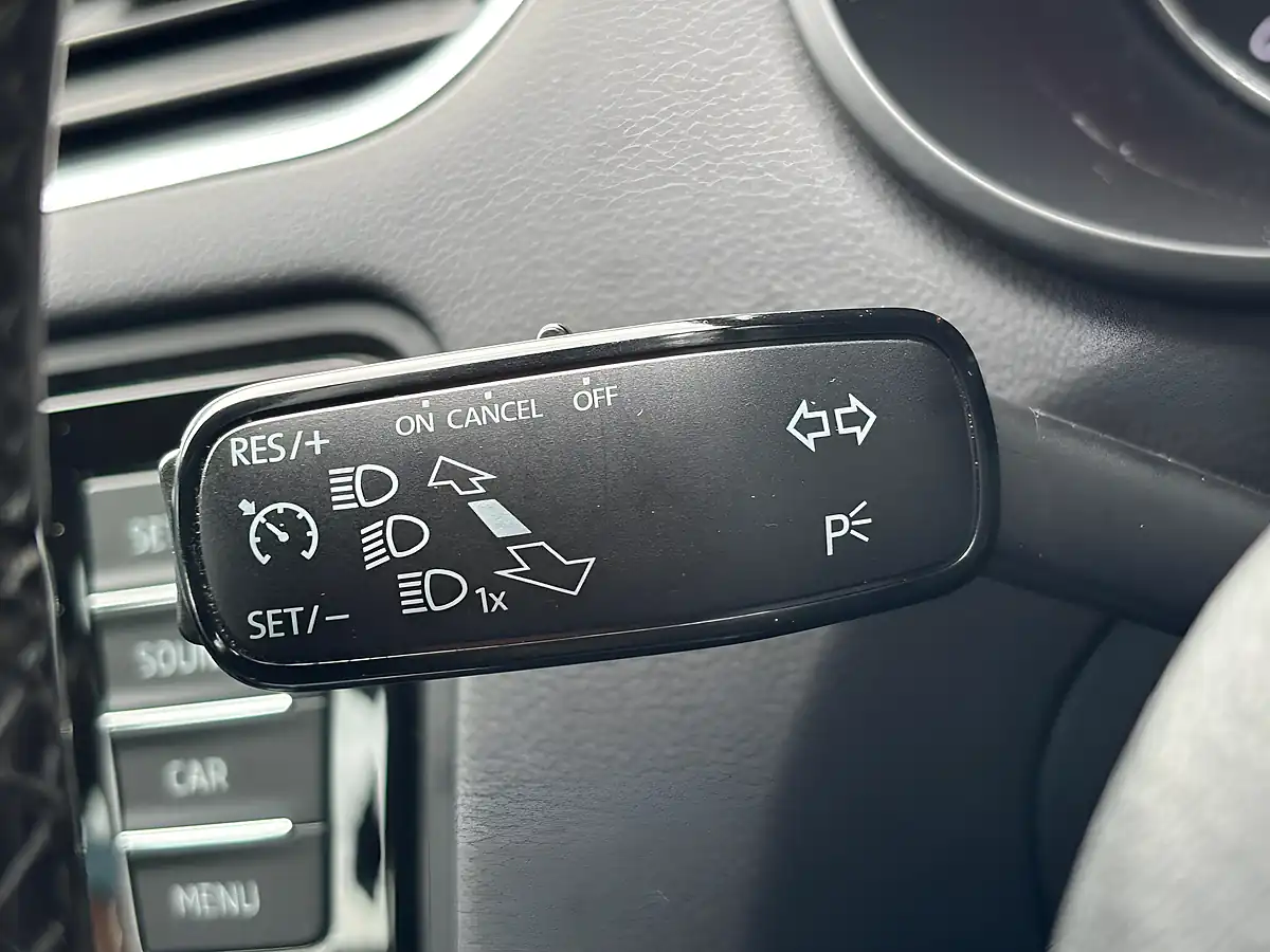 Used 2013 Skoda Octavia Se Blue - Interior and Exterior details 12