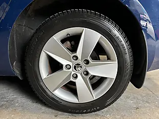 Used 2013 Skoda Octavia Se Blue - Interior and Exterior details 15