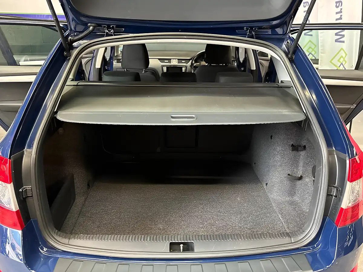 Used 2013 Skoda Octavia Se Blue - Interior and Exterior details 18