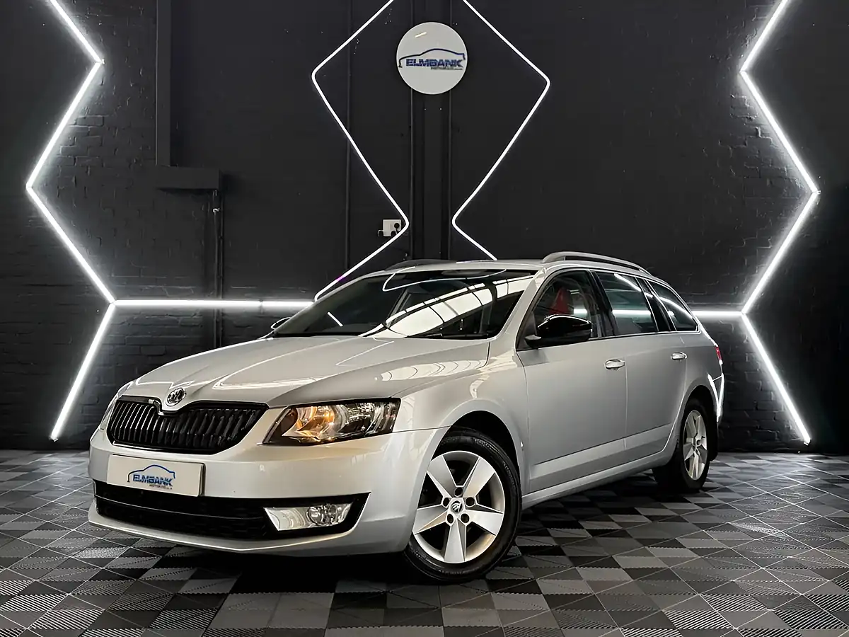 Used 2013 Skoda Octavia Se Silver - Front View