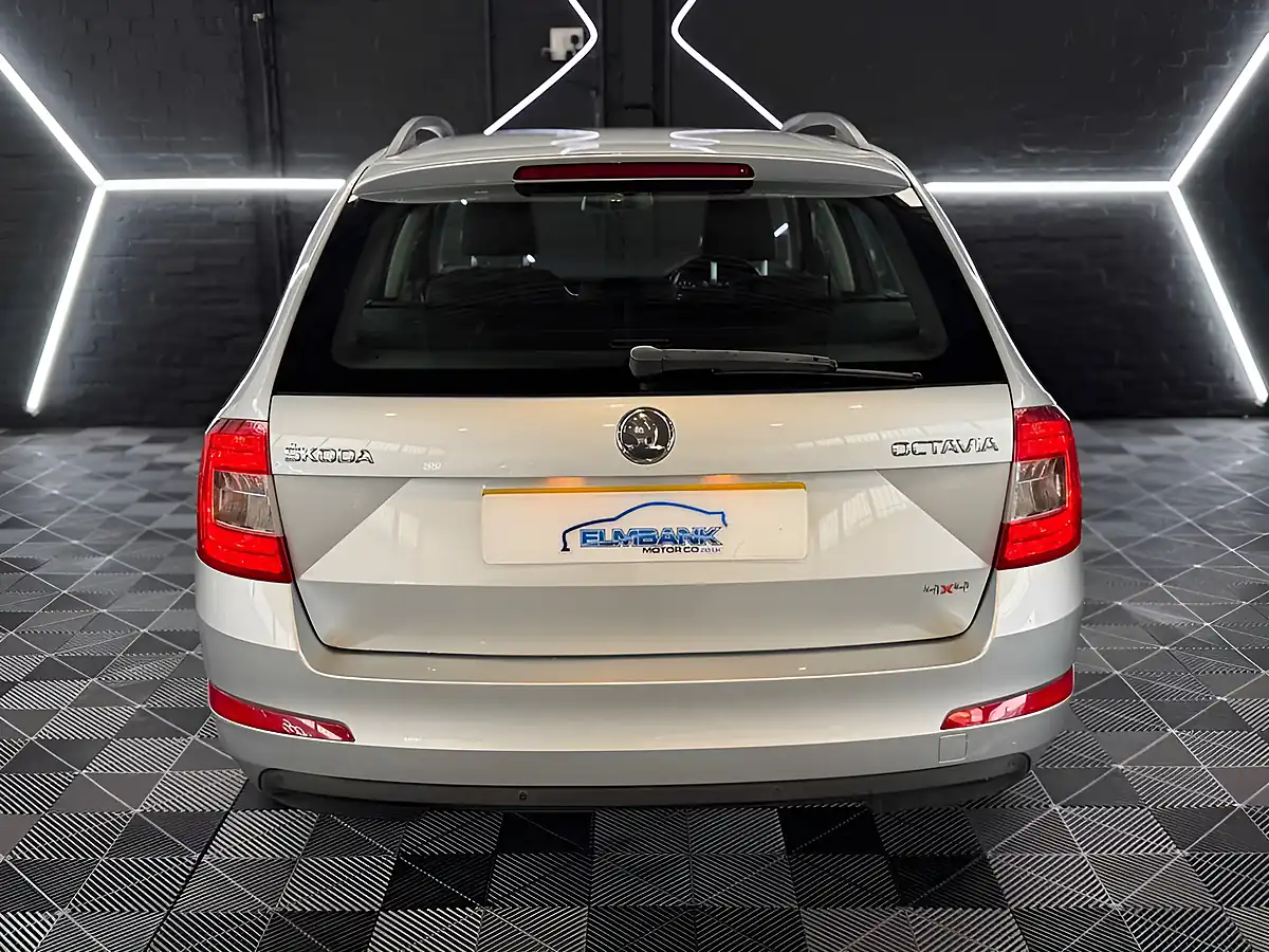 Used 2013 Skoda Octavia Se Silver - Interior and Exterior details 18