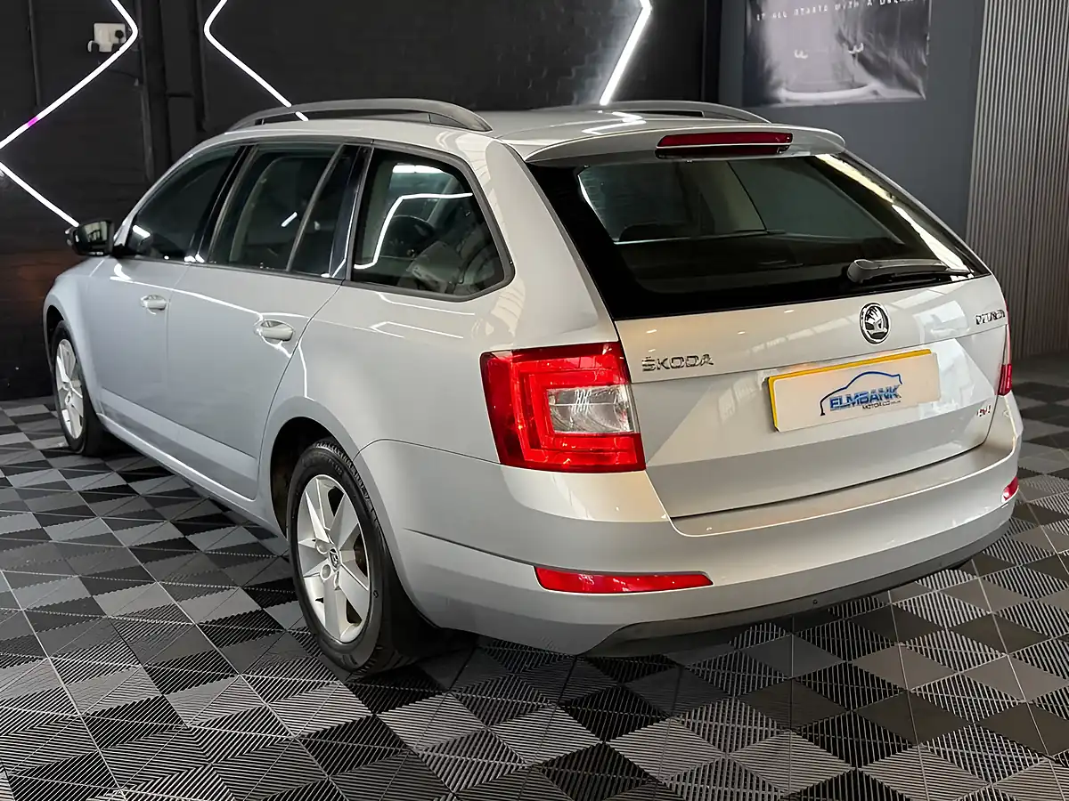 Used 2013 Skoda Octavia Se Silver - Interior and Exterior details 19