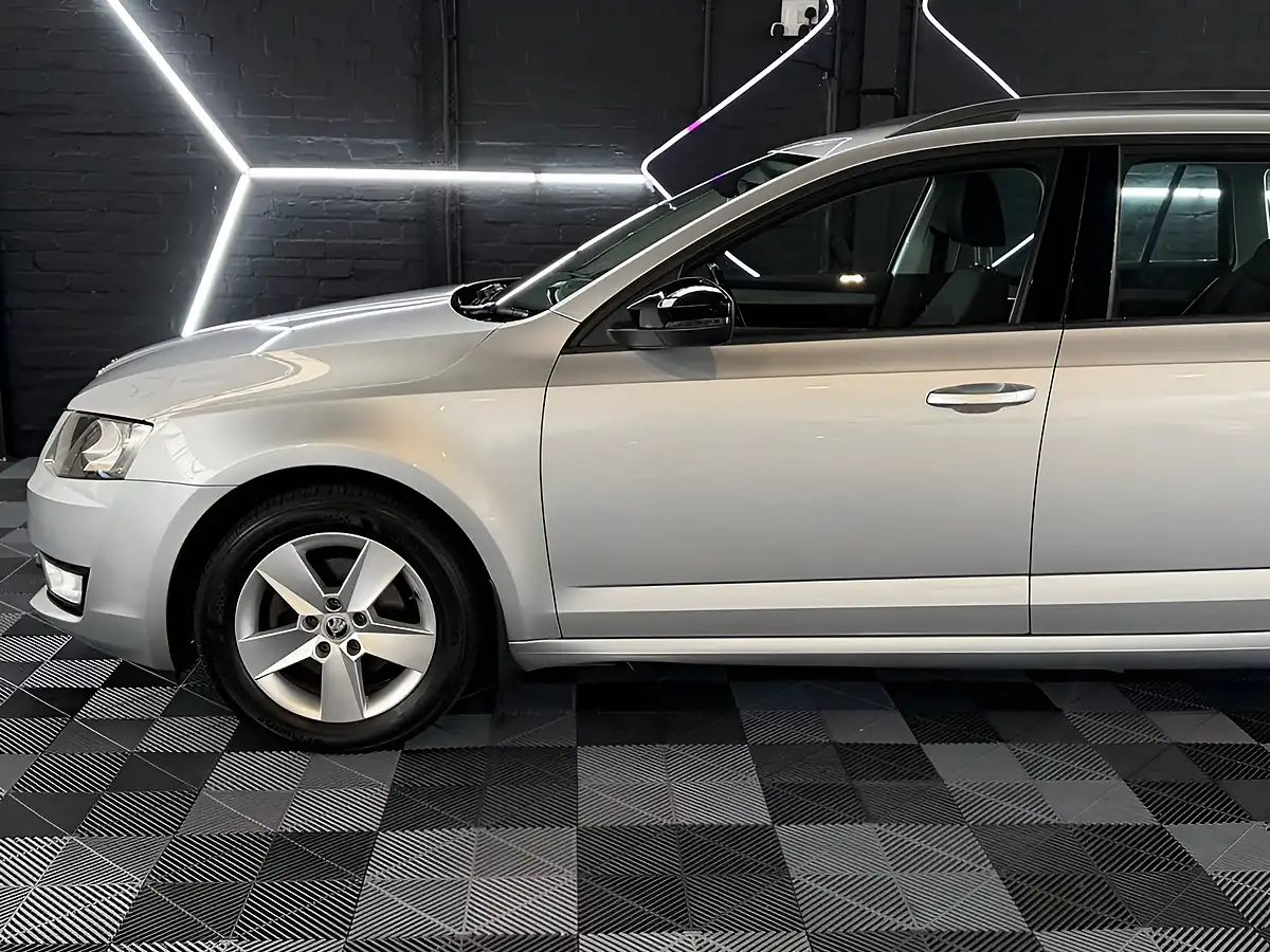 Used 2013 Skoda Octavia Se Silver - Interior and Exterior details 2