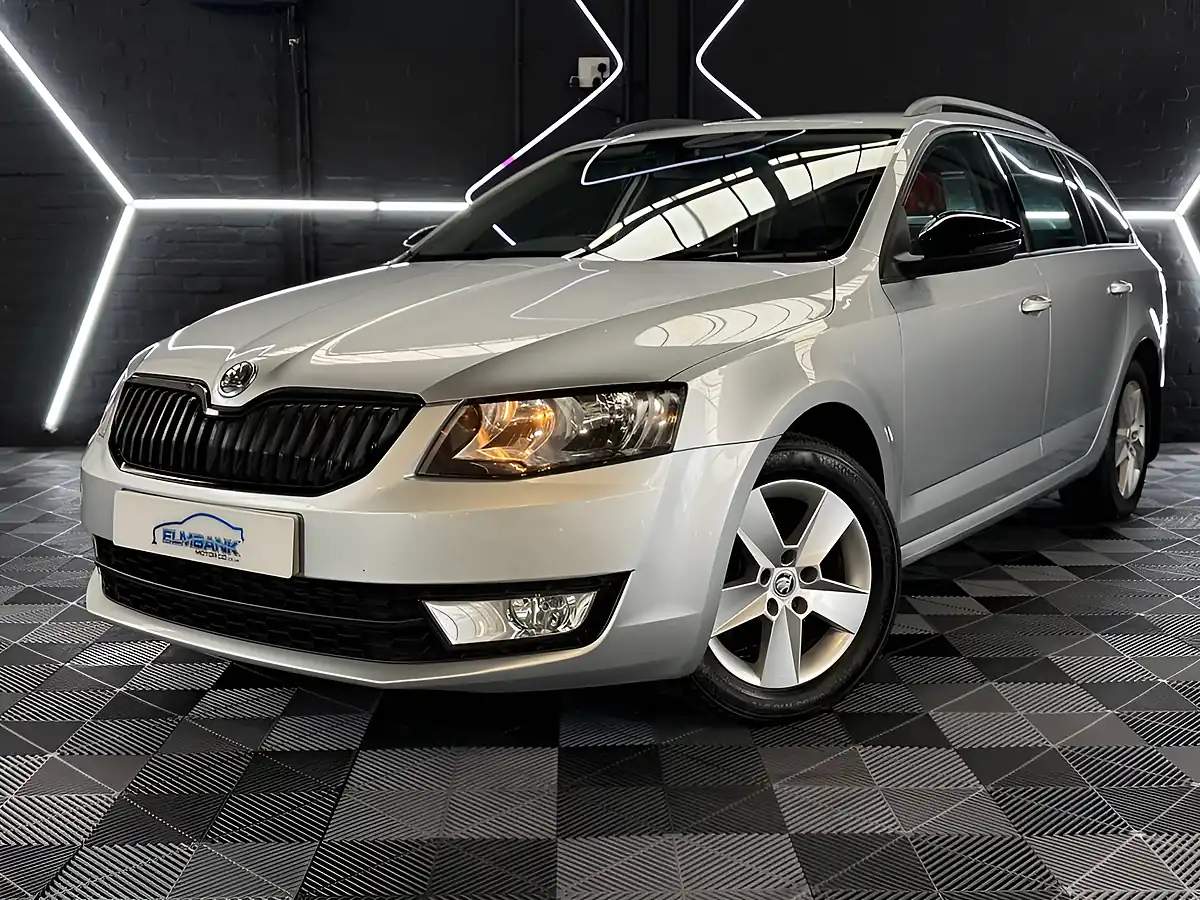 Used 2013 Skoda Octavia Se Silver - Interior and Exterior details 6